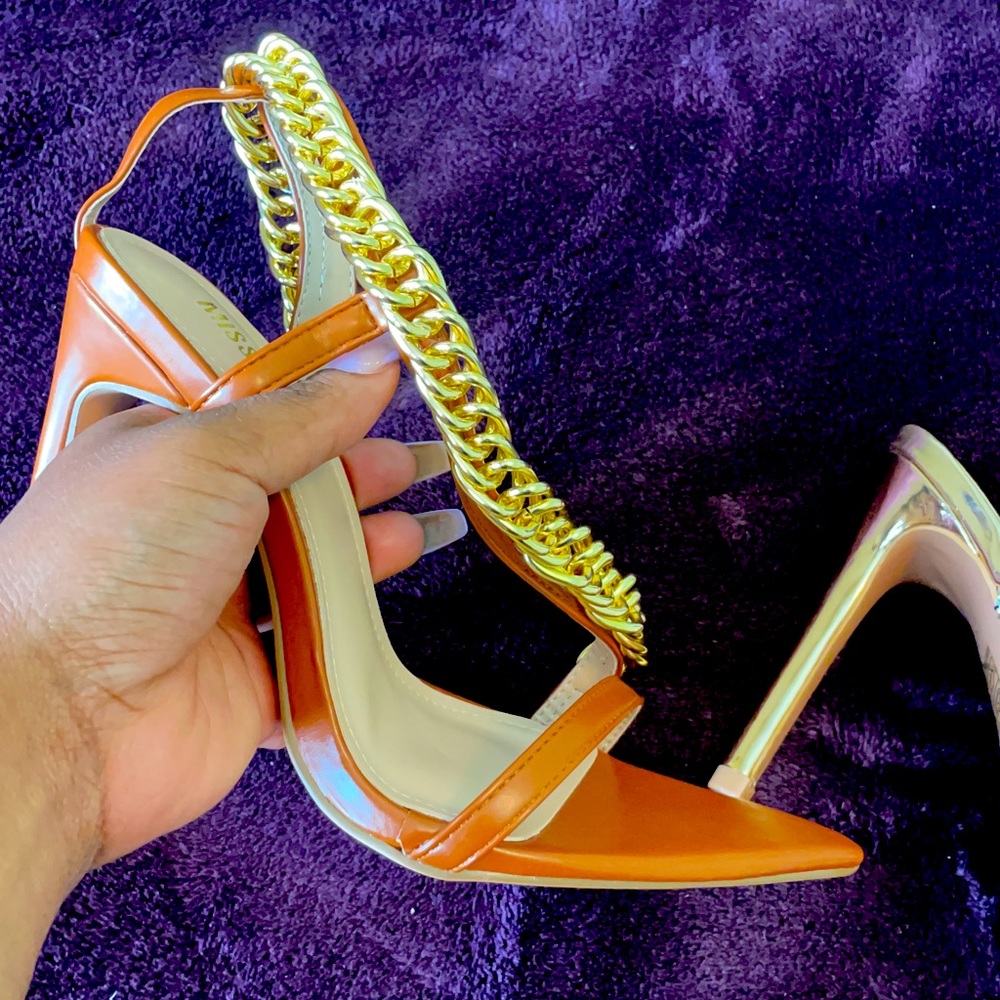 2 never worn beautiful high heels shoes